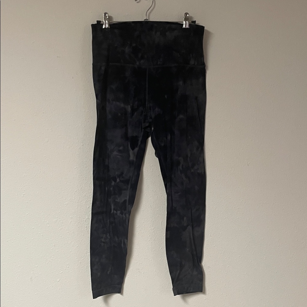 LuLuLemon Black pattern Leggings - size 8
